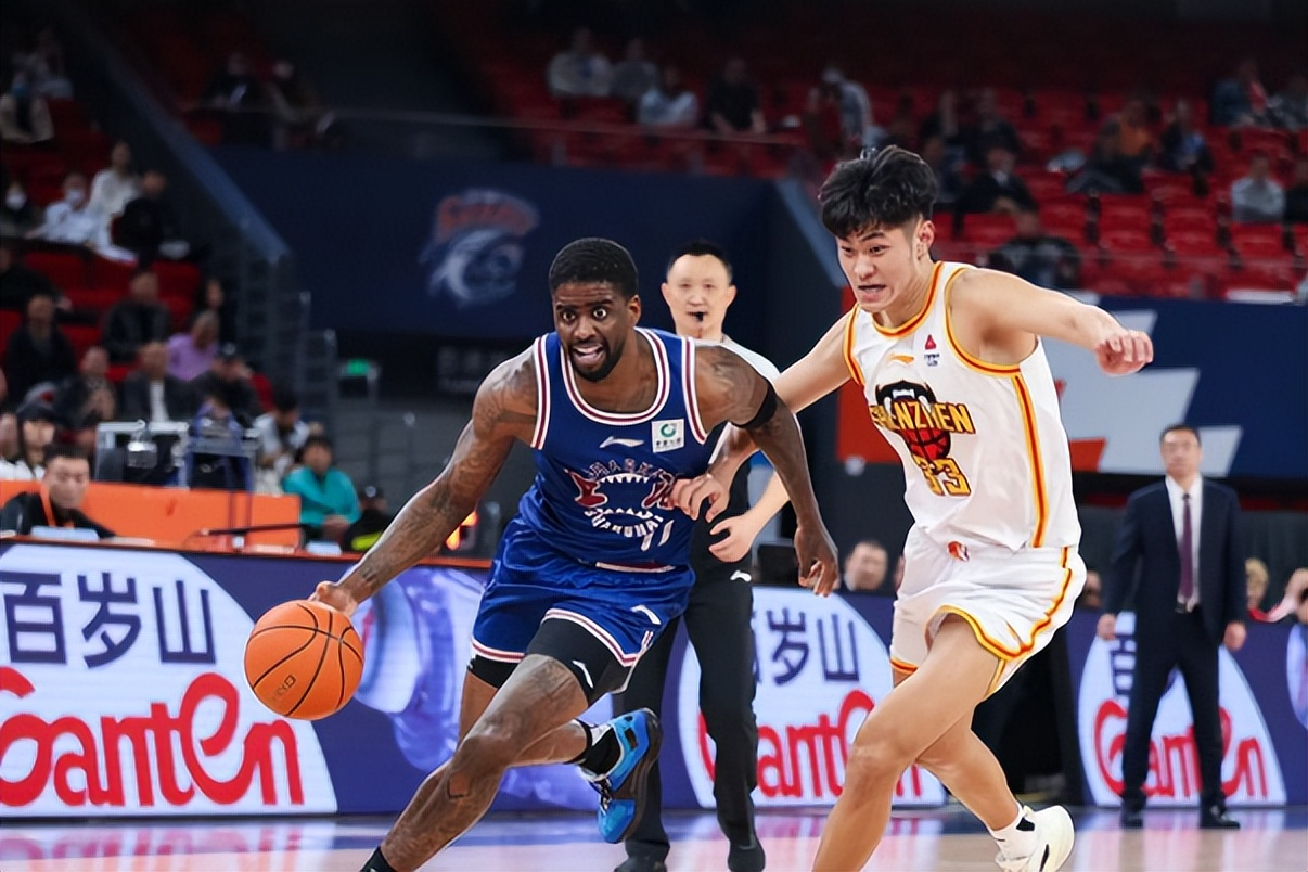 独行侠鏖战篮网，王哲林带队取胜