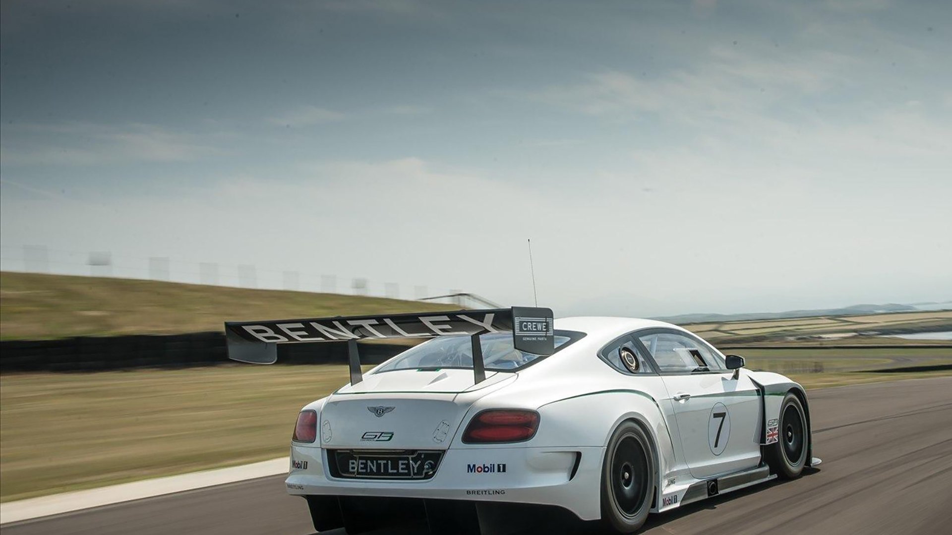 篮球巨人的绿茵宣言,欧冠淘汰赛之夜,戈贝尔点燃赛场