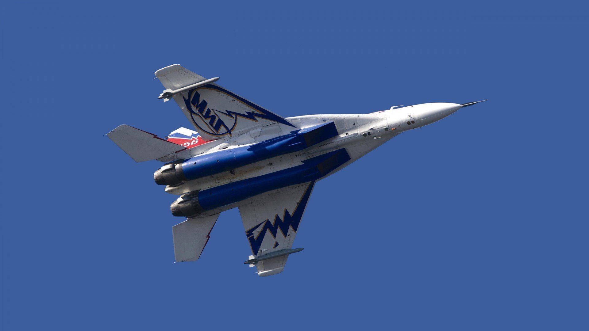 苍鹰悬停，阿尔瓦雷斯的美加墨世界杯之夜，或一个非典型英雄如何扛起一个国家的重量